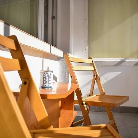 Sun-splashed Cozy Downtown *
