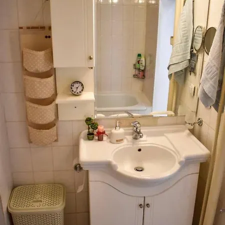 Sun-splashed Cozy Downtown Apartamento